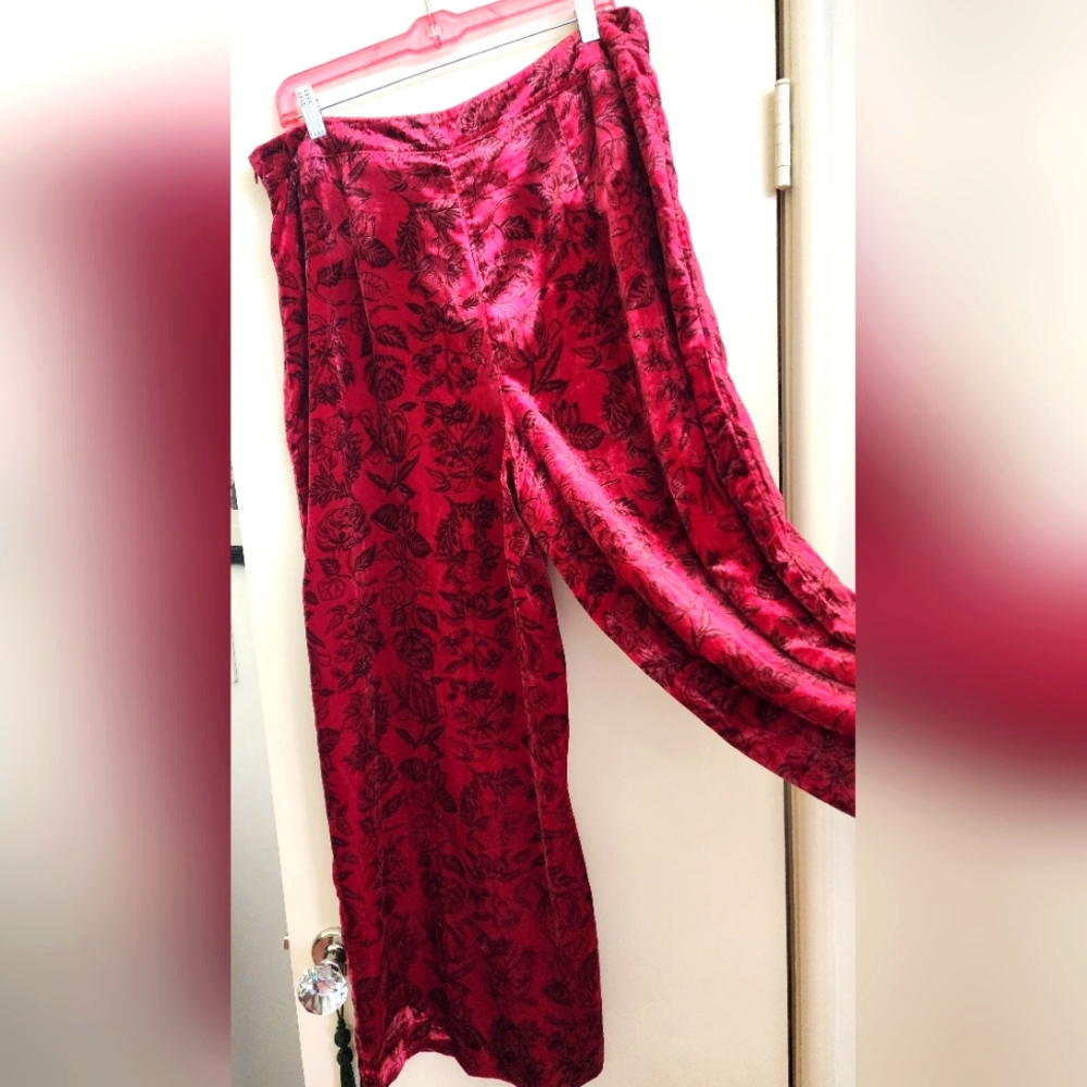 Anthropologie red and black patterned  velour palazzo pants size 14-16